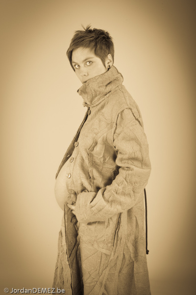 Jordan DEMEZ photo portrait de femme enceinte sépia 