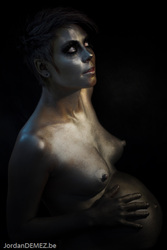 Jordan DEMEZ photo de grossesse nue avec un maquillage body painting