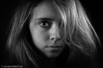 jordan DEMEZ photo portrait adolescente noir et blanc